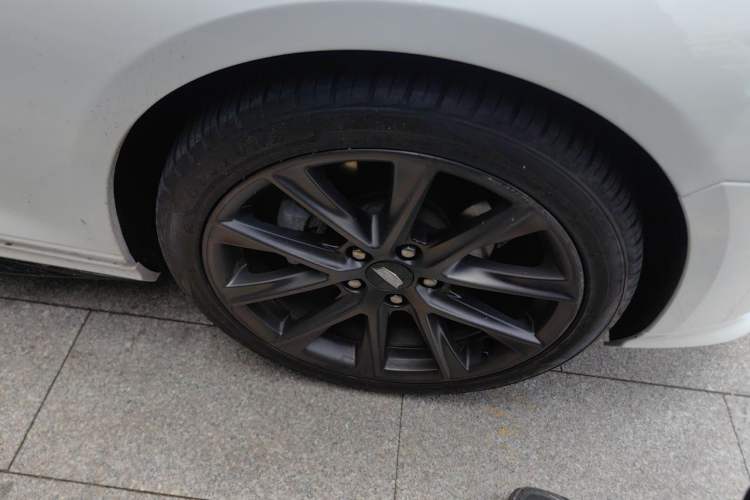 Used Cadillac CT4 2020 28T Elite Edition Right Front Wheel Hub