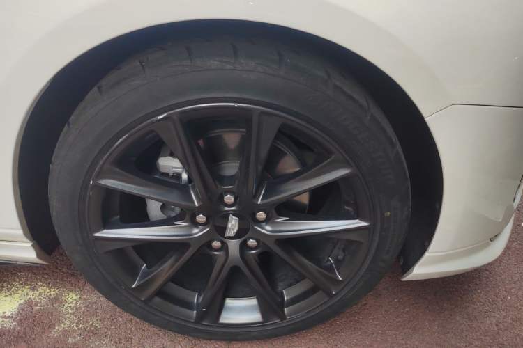 Used Cadillac CT4 2020 28T Elite Edition Right Front Wheel Hub