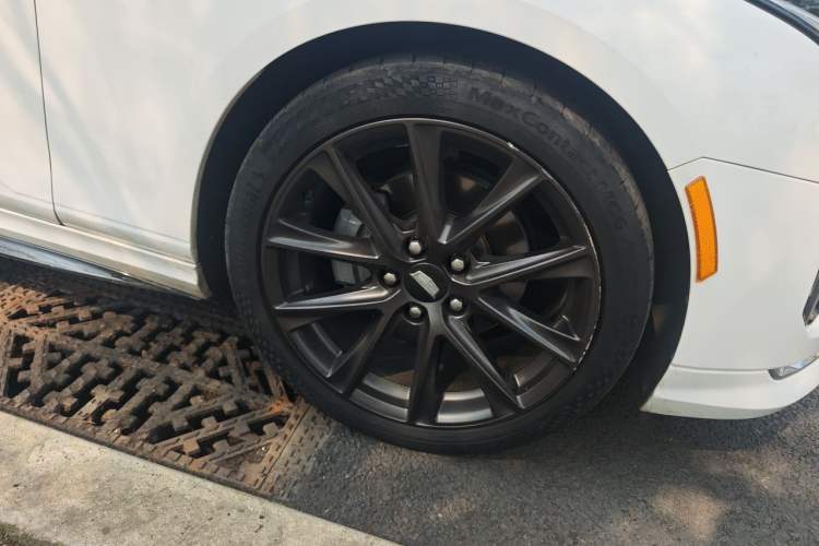 Used Cadillac CT4 2020 28T Elite Edition Right Front Wheel Hub
