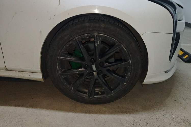 Used Cadillac CT4 2020 28T Elite Edition Right Front Wheel Hub
