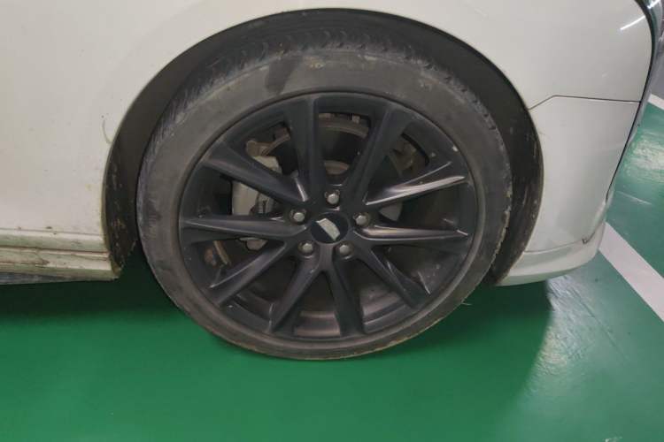 Used Cadillac CT4 2020 28T Elite Edition Right Front Wheel Hub