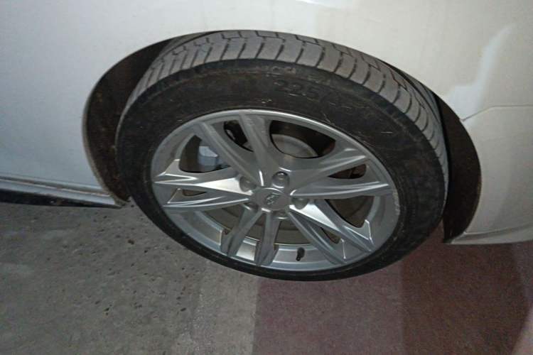 Used Cadillac CT4 2020 28T Fashion Edition Right Front Wheel Hub