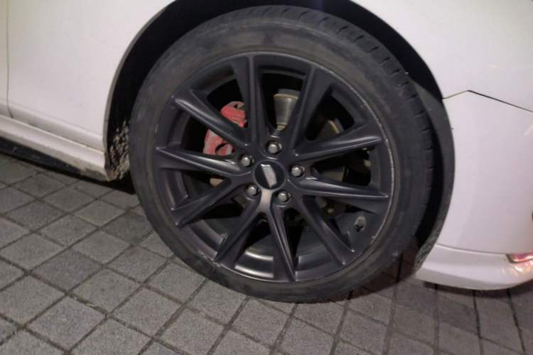 Used Cadillac CT4 2020 28T Elite Edition Right Front Wheel Hub