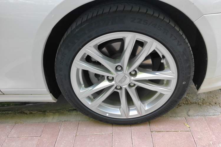 Used Cadillac CT4 2020 28T Fashion Edition Right Front Wheel Hub