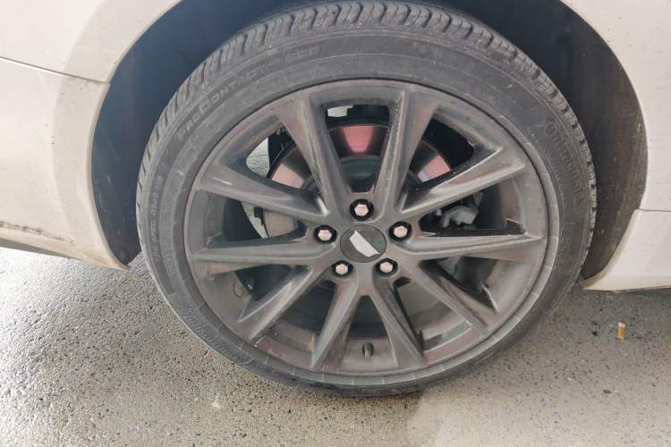 Used Cadillac CT4 2020 28T Elite Edition Right Rear Wheel Hub