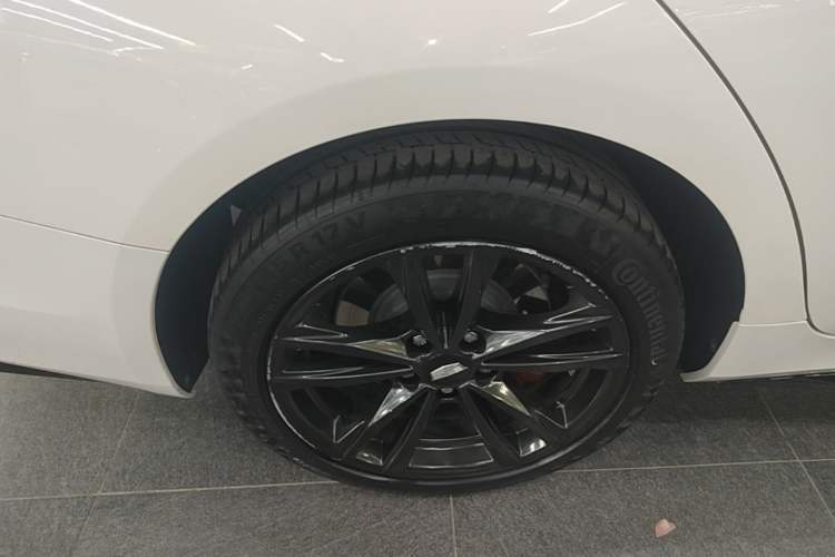 Used Cadillac CT4 2020 28T Fashion Edition Right Rear Wheel Hub