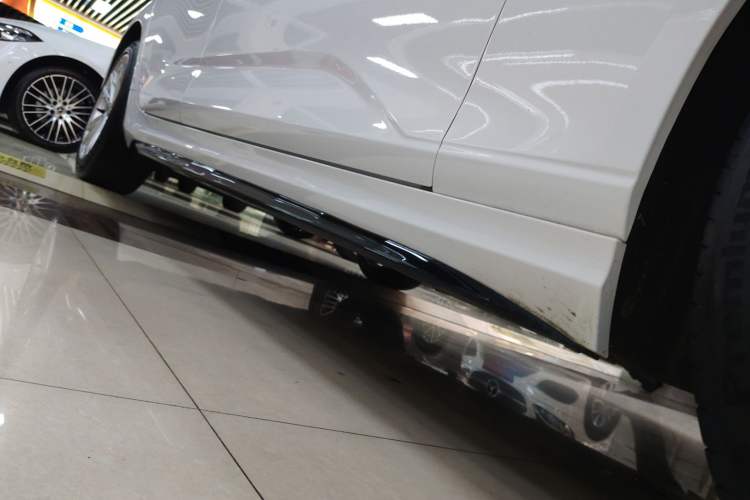 Used Cadillac CT4 2020 28T Fashion Edition Right Side Sill