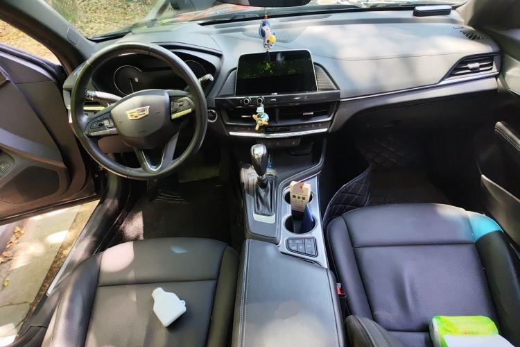 Used Cadillac CT4 2021 28T Luxury Model Center Console