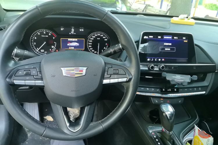 Used Cadillac CT4 2021 28T Luxury Model Center Console