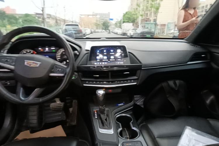 Used Cadillac CT4 2021 28T Fashion Edition Center Console