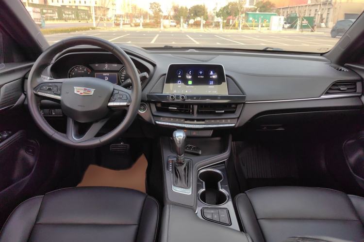 Used Cadillac CT4 2021 28T Fashion Edition Center Console