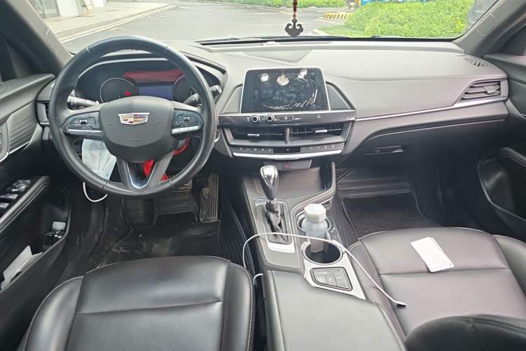 Used Cadillac CT4 2021 28T Fashion Edition Center Console