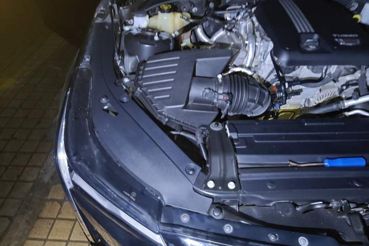 Used Cadillac CT4 2021 28T Fashion Edition Engine Bay Right