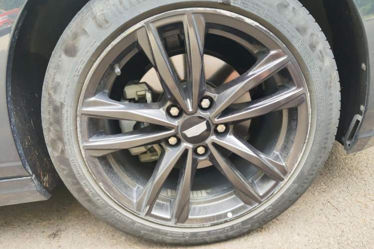 Used Cadillac CT4 2021 28T Luxury Model Right Front Wheel Hub