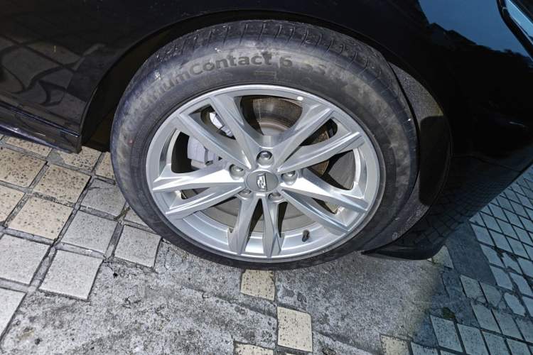 Used Cadillac CT4 2021 28T Fashion Edition Right Front Wheel Hub
