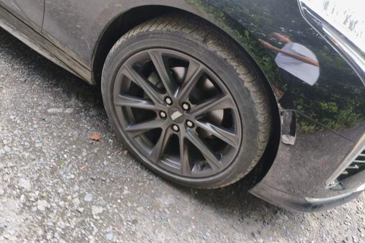 Used Cadillac CT4 2021 28T Prestige Edition Right Front Wheel Hub