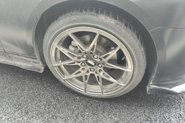 Used Cadillac CT4 2021 28T Luxury Model Right Front Wheel Hub