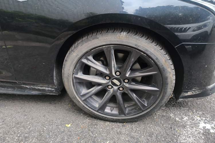 Used Cadillac CT4 2021 28T Prestige Edition Right Front Wheel Hub