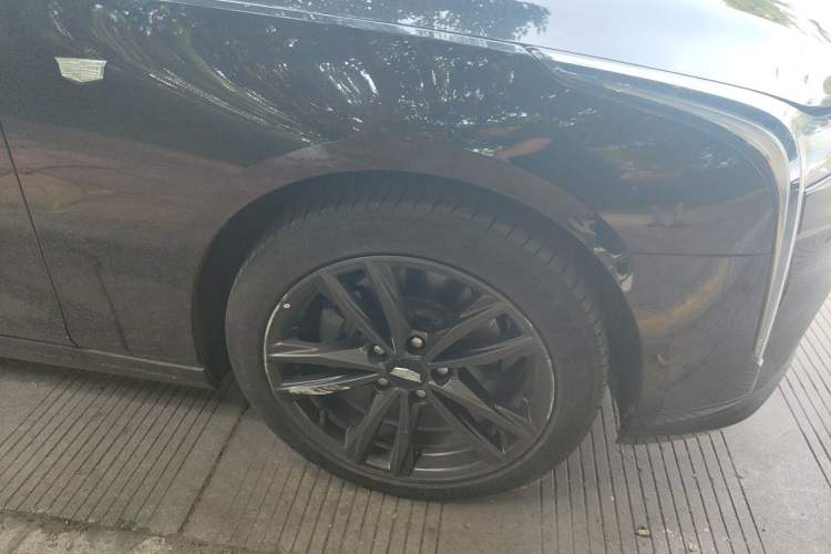 Used Cadillac CT4 2021 28T Luxury Model Right Front Wheel Hub