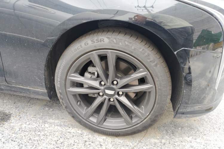 Used Cadillac CT4 2021 28T Luxury Model Right Front Wheel Hub