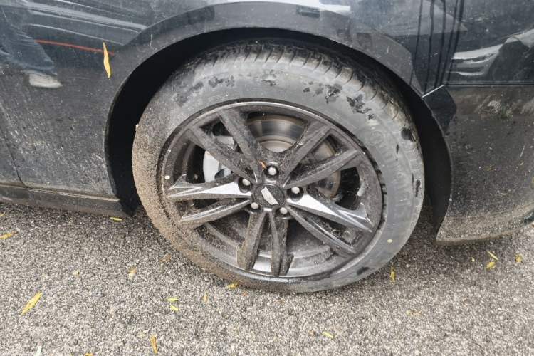 Used Cadillac CT4 2021 28T Luxury Model Right Front Wheel Hub