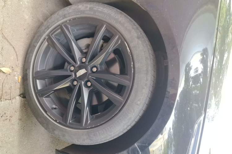 Used Cadillac CT4 2021 28T Luxury Model Right Front Wheel Hub