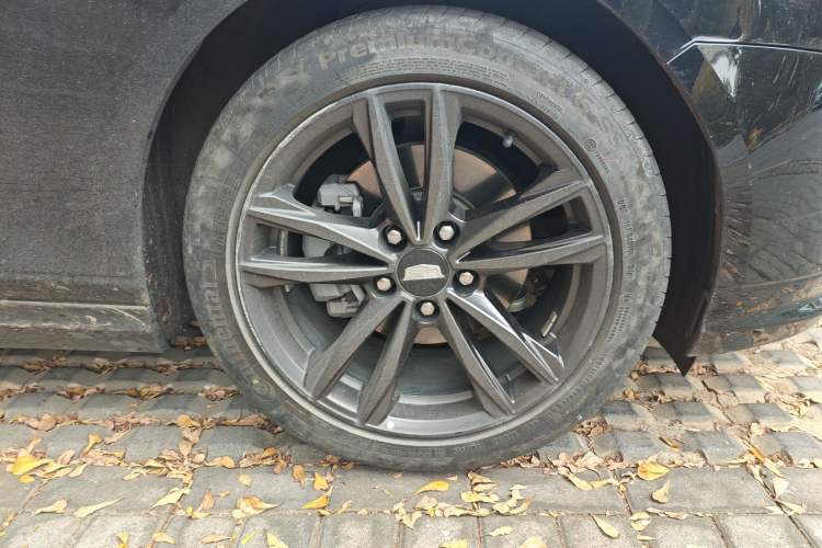 Used Cadillac CT4 2021 28T Luxury Model Right Front Wheel Hub