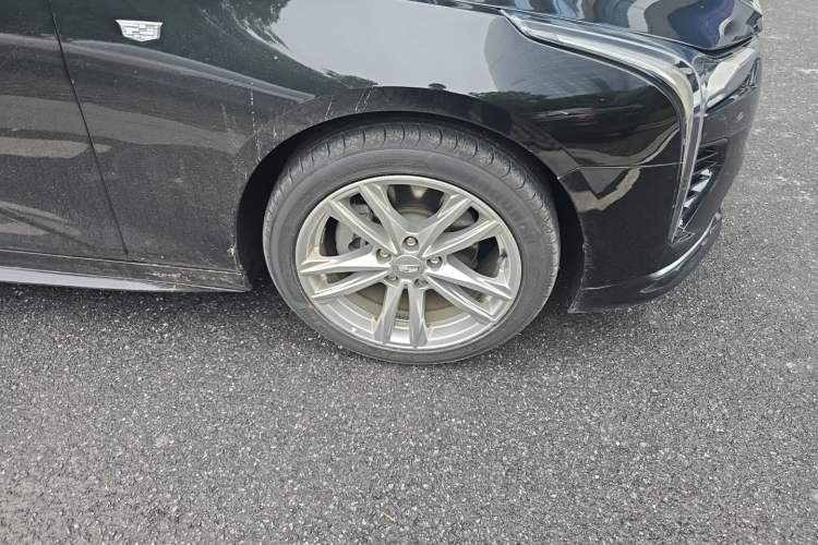 Used Cadillac CT4 2021 28T Fashion Edition Right Front Wheel Hub
