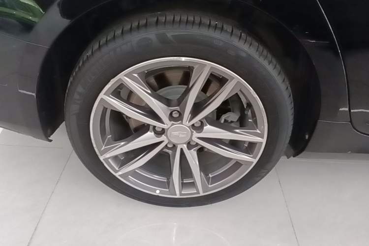 Used Cadillac CT4 2021 28T Luxury Model Right Rear Wheel Hub