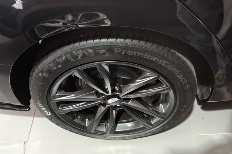 Used Cadillac CT4 2021 28T Luxury Model Right Rear Wheel Hub