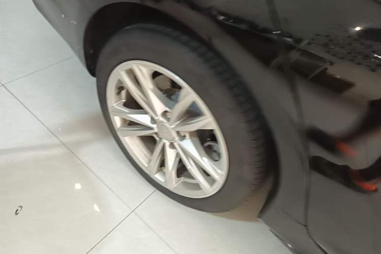 Used Cadillac CT4 2021 28T Fashion Edition Right Rear Wheel Hub