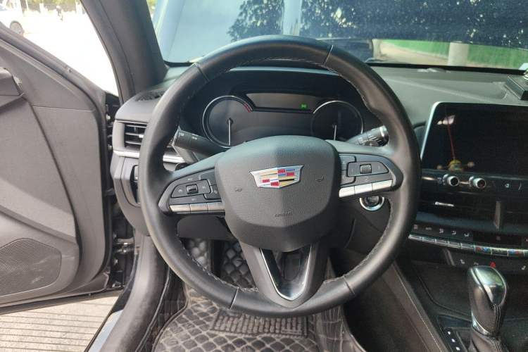 Used Cadillac CT4 2021 28T Luxury Model Steering Wheel