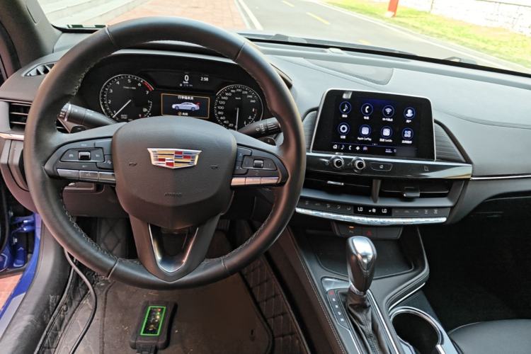 Used Cadillac CT4 2021 28T Fashion Edition Center Console