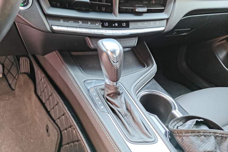 Used Cadillac CT4 2021 28T Fashion Edition Gear Lever