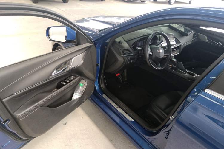 Used Cadillac CT4 2021 28T Luxury Model Interior 3