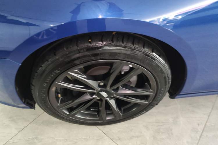 Used Cadillac CT4 2021 28T Luxury Model Left Front Wheel Hub