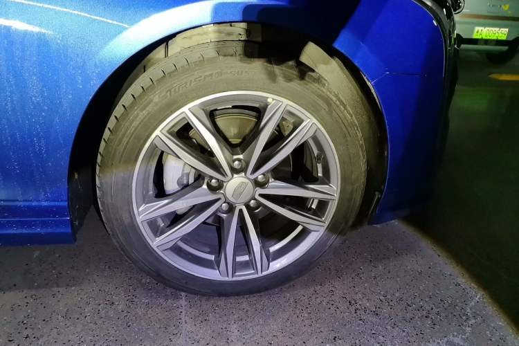 Used Cadillac CT4 2021 28T Luxury Model Right Front Wheel Hub
