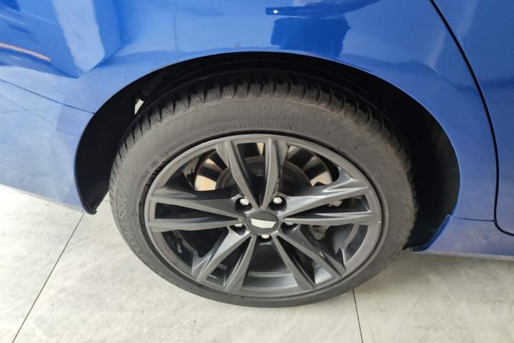 Used Cadillac CT4 2021 28T Luxury Model Right Rear Wheel Hub