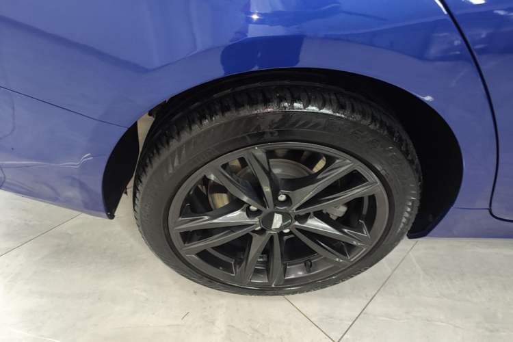 Used Cadillac CT4 2021 28T Luxury Model Right Rear Wheel Hub