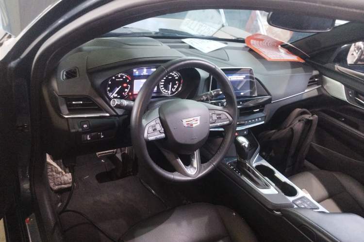 Used Cadillac CT4 2021 28T Luxury Model Center Console