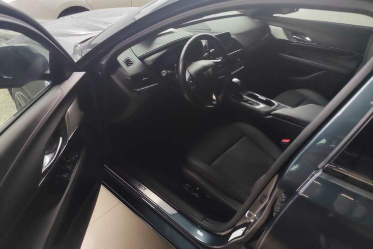 Used Cadillac CT4 2021 28T Luxury Model Interior 2