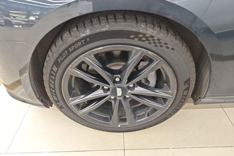 Used Cadillac CT4 2021 28T Luxury Model Left Front Wheel Hub
