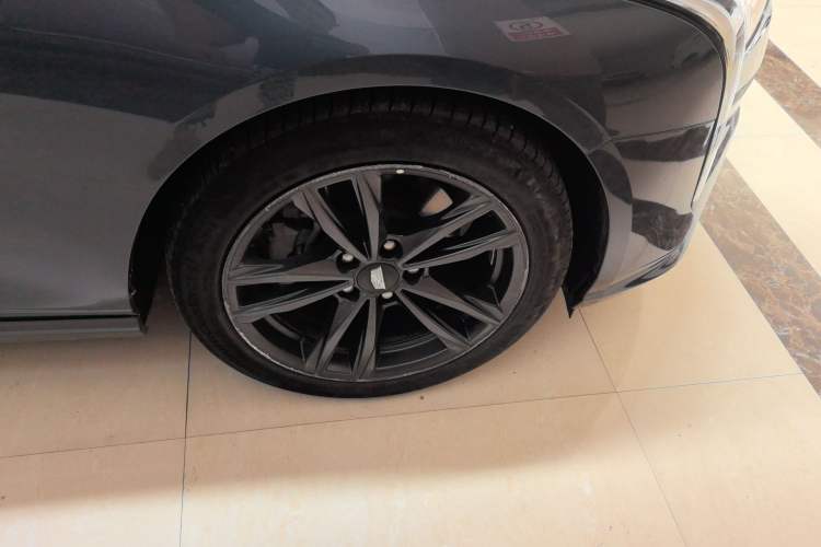 Used Cadillac CT4 2021 28T Luxury Model Right Front Wheel Hub