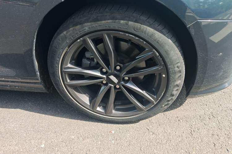 Used Cadillac CT4 2021 28T Luxury Model Right Front Wheel Hub