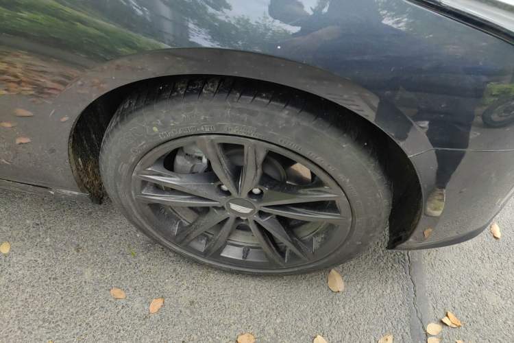 Used Cadillac CT4 2021 28T Luxury Model Right Front Wheel Hub
