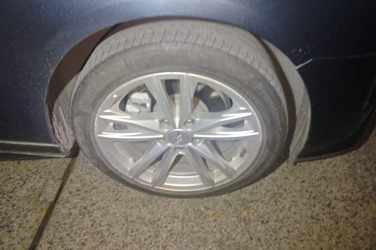 Used Cadillac CT4 2021 28T Fashion Edition Right Front Wheel Hub