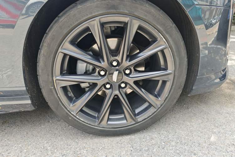 Used Cadillac CT4 2021 28T Prestige Edition Right Front Wheel Hub