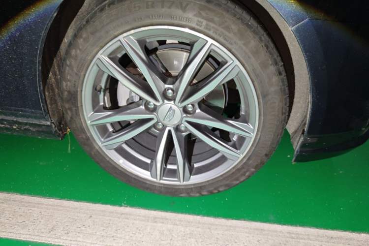 Used Cadillac CT4 2021 28T Luxury Model Right Front Wheel Hub
