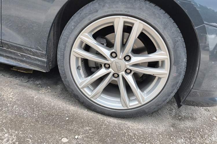 Used Cadillac CT4 2021 28T Fashion Edition Right Front Wheel Hub
