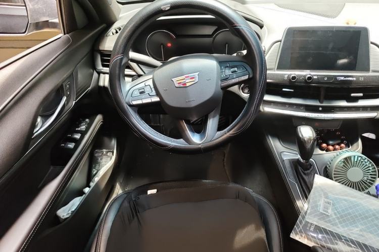 Used Cadillac CT4 2021 28T Fashion Edition Steering Wheel